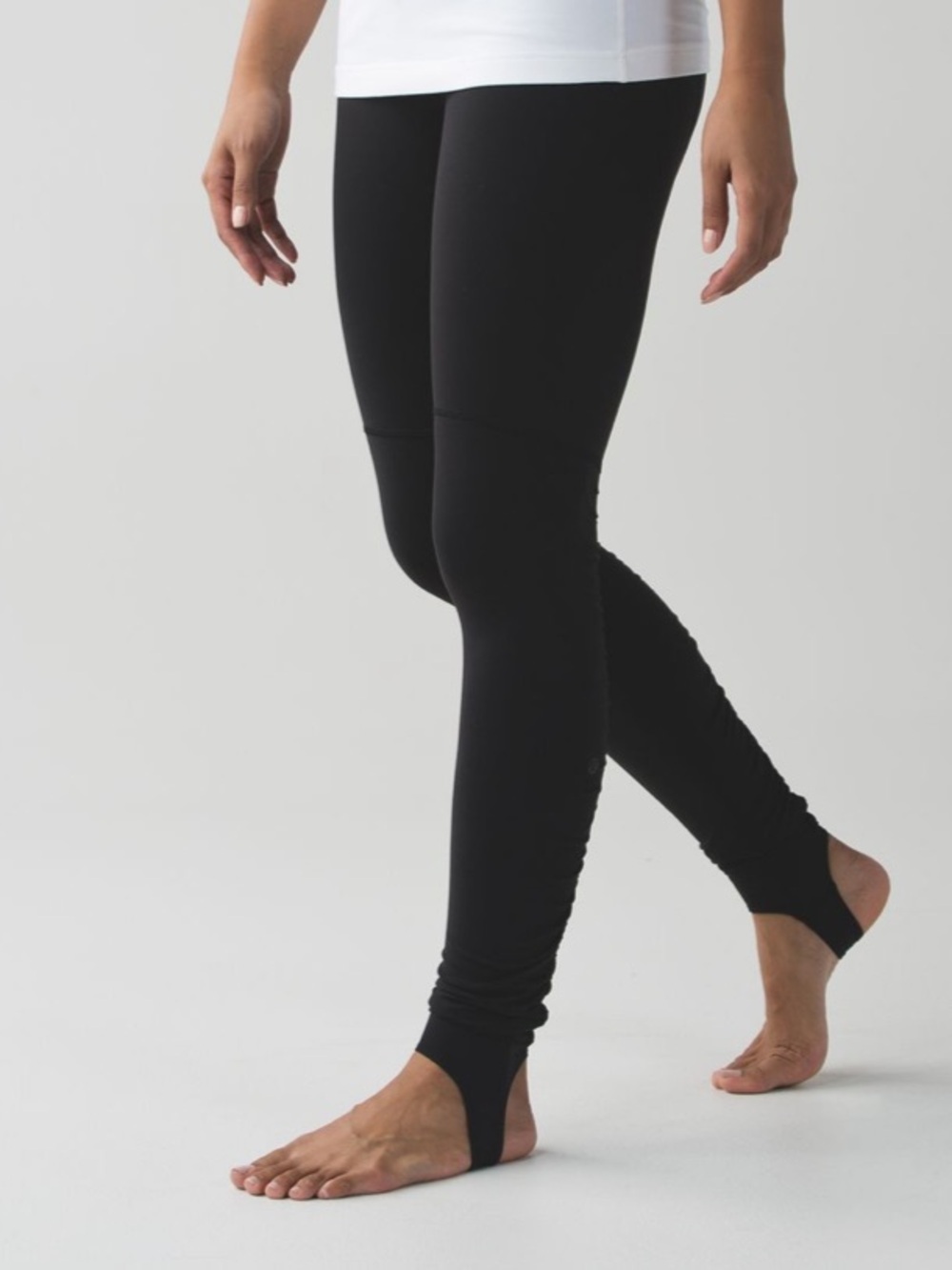 Lululemon Wunder Under Pant with stirrup in black size 4